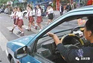 龙泉车祸最新爆料视频,事故现场惊心动魄瞬间 第1张 龙泉车祸最新爆料视频,事故现场惊心动魄瞬间 第1张